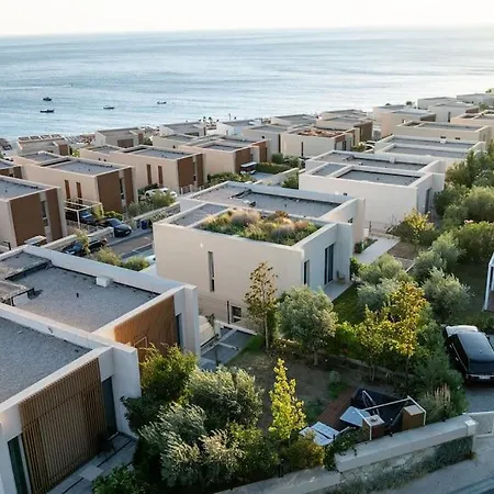 Vila Beachfront In Luxury In Palasë