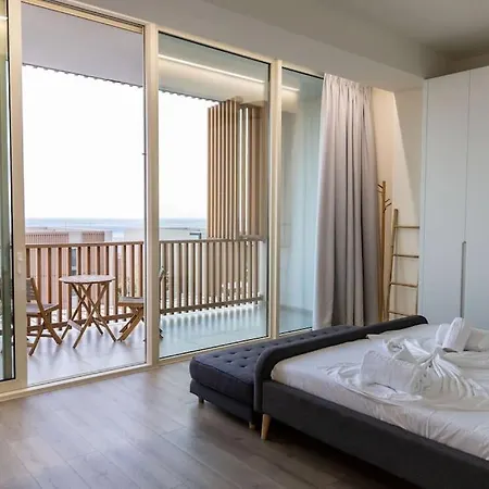 Vila Beachfront In Luxury In Palasë