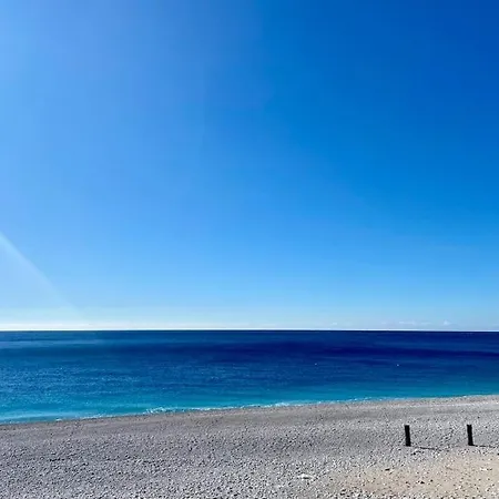 Beachfront In Luxury In Vila *